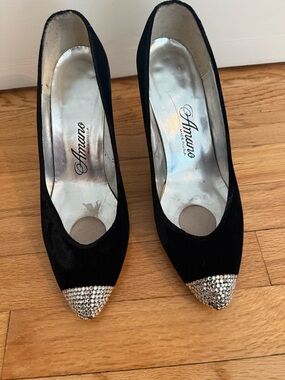 Amano Vintage Black Velvet Pumps With Rhinestone Toe Caps Size 7.5